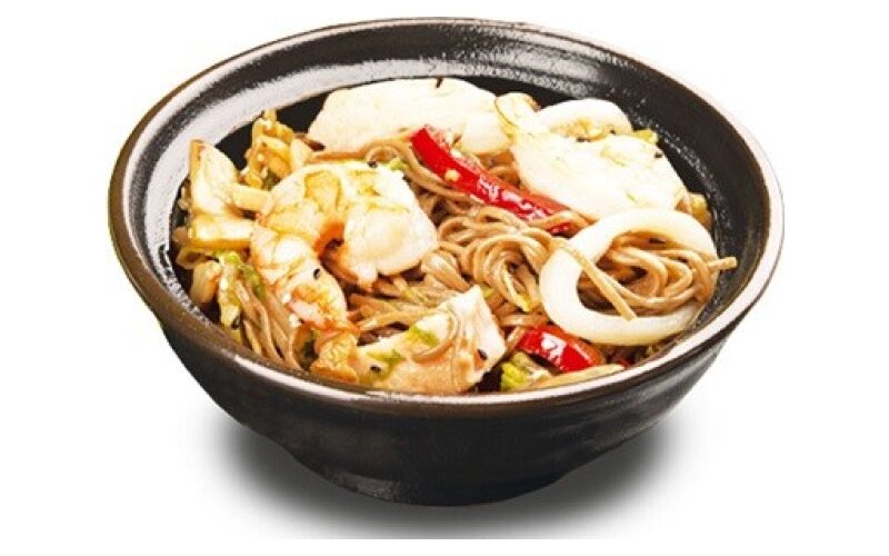 Китайская гречневая лапша соба с овощами и морепродуктами