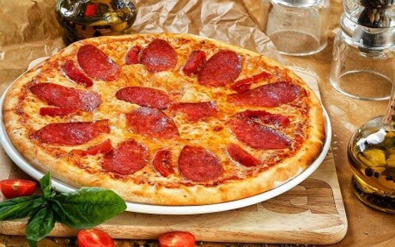 Пицца с Салями и спелыми томатами 30 см