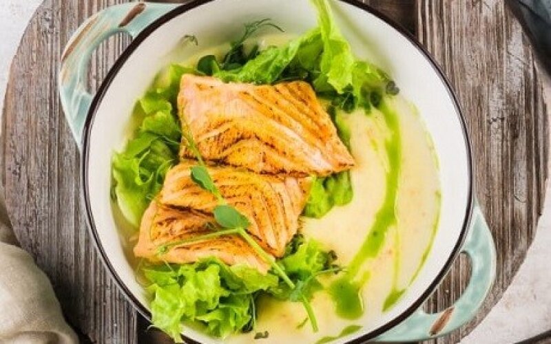 Сливочный суп с Татаки из лосося