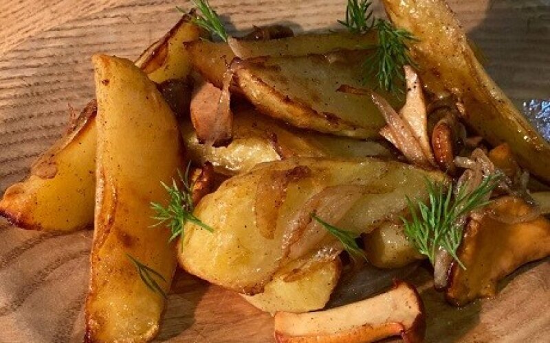 Картофель жареный с лисичками