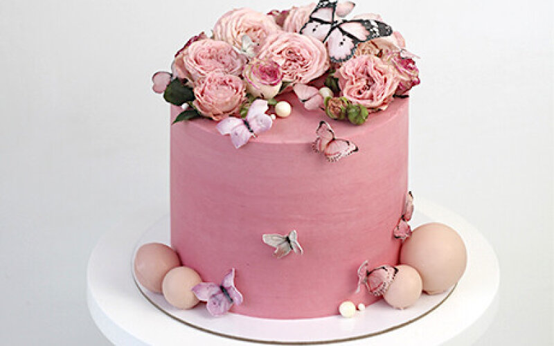 Торт подарочный с цветами