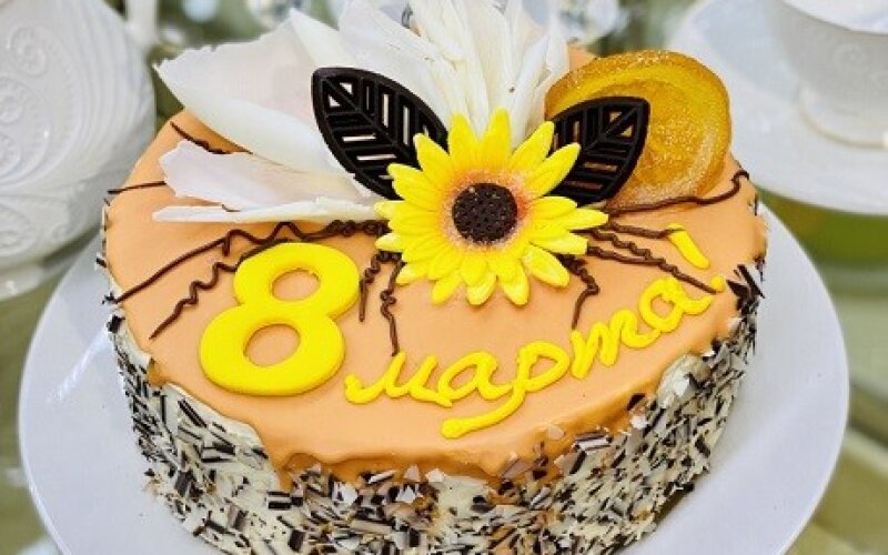 Торт №355 Белиссимо апельсин 1,8 кг, декор 8 Марта