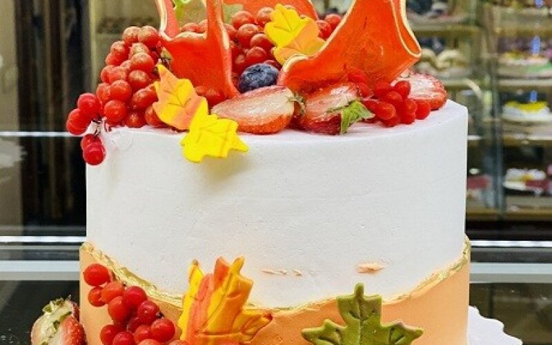 Торт №285 Праздничный ягодно-ванильный, осенний декор 2,5 кг