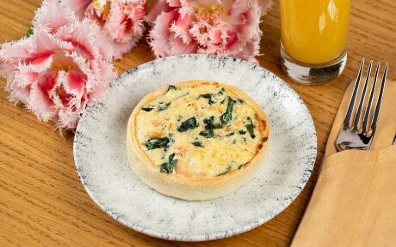 Киш с лососем, шпинатом и сыром Дор Блю