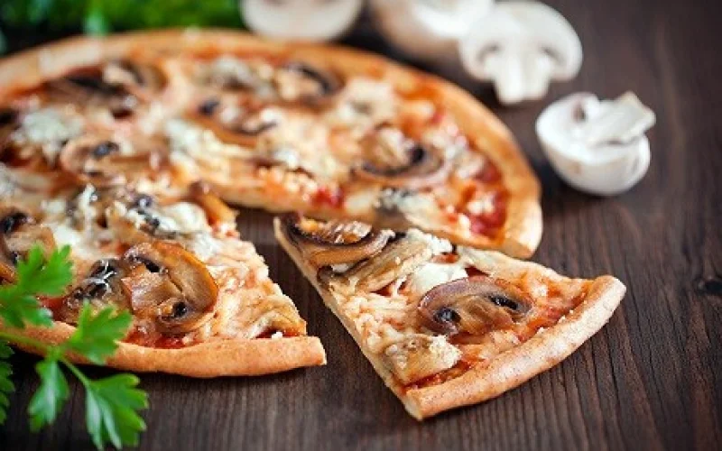 Пицца с курицей и грибами
