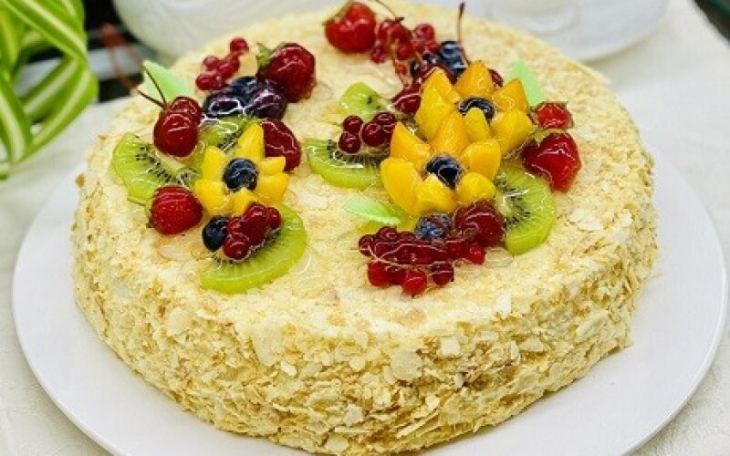Торт Наполеон 2 кг, декор фрукты и ягоды