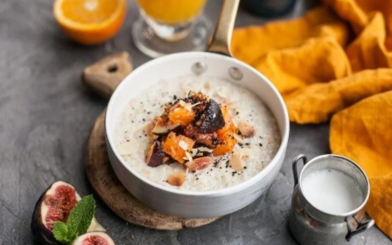 Овсяная каша с фруктовым джемом