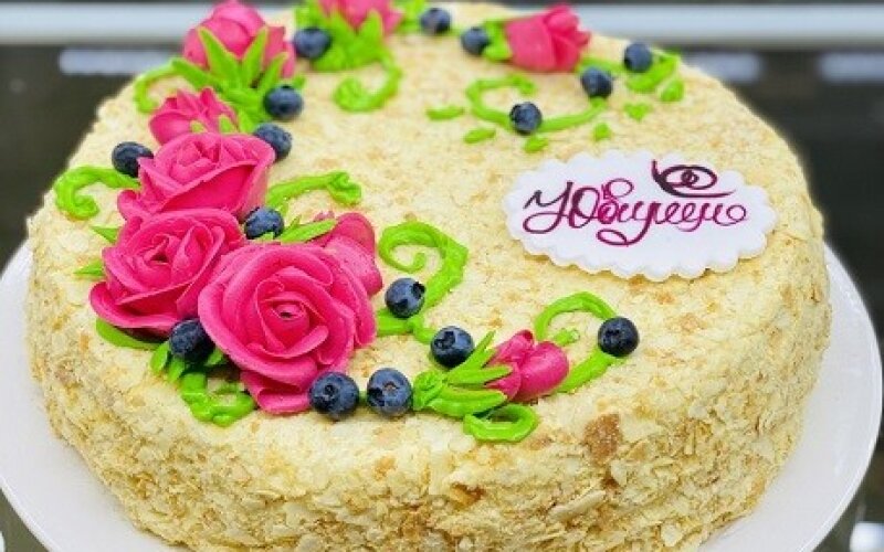 Торт Наполеон 2 кг, декор розы и сливочный крем