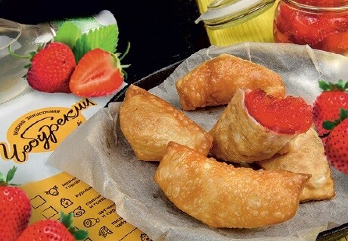 Мини-чебуреки с клубничным джемом