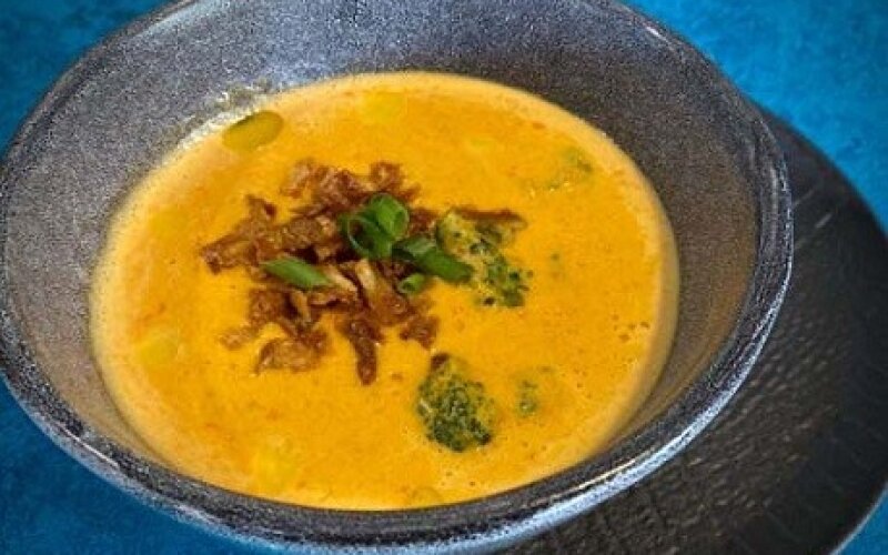 Сливочный крем - суп с лососем и брокколи