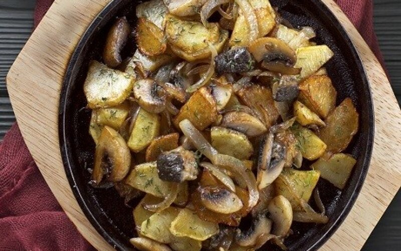 Картофель жареный с грибами