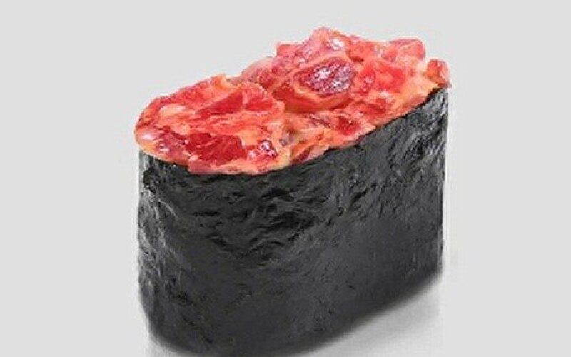 Гункан с тунцом спайси