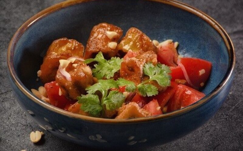 Теплый салат с баклажанами темпура
