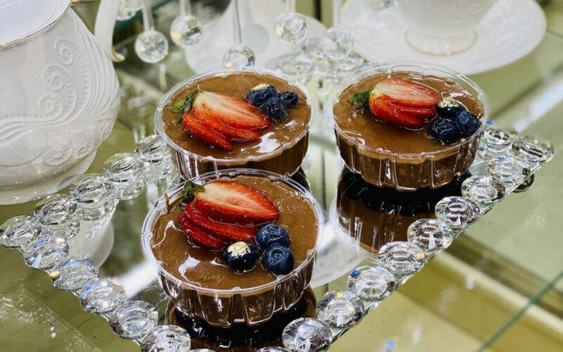 Десерт, шоколадный мусс с малиновым конфитюром 200 гр