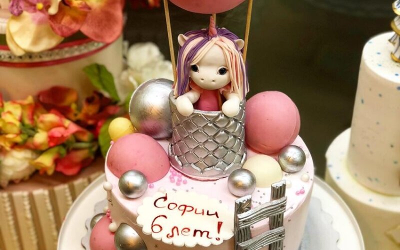 Торт № 876 Праздничный, декор единорожка