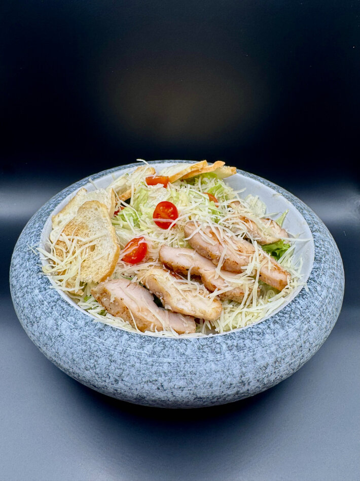 Салат Цезарь с курицей