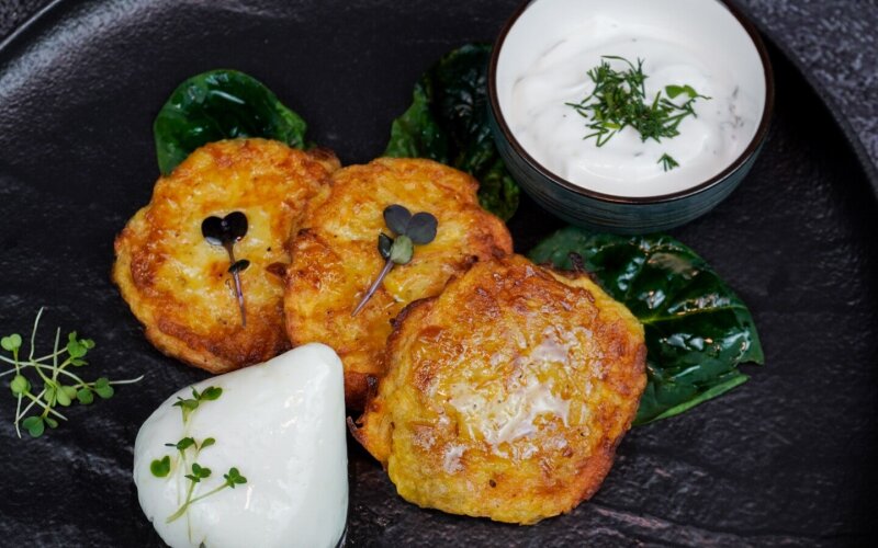 Драники с яйцом пашот