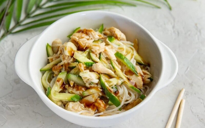 Салат Фунчоза с курицей