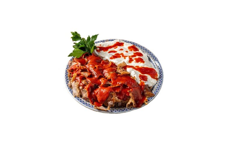 На тарелке Яуртлу Гирос с курицей
