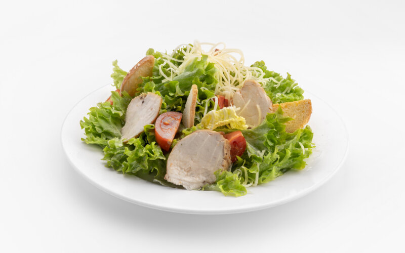 Салат Цезарь с курицей