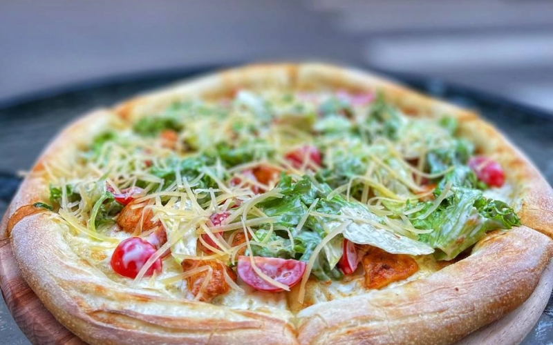 Пицца Цезарь с курицей