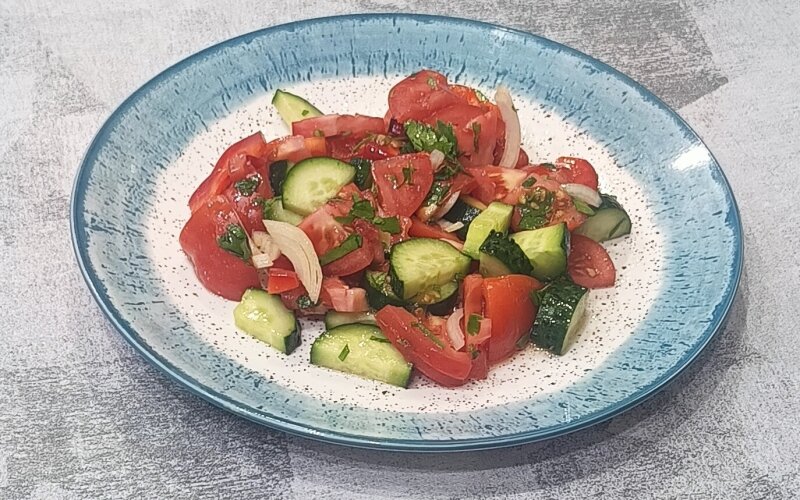 Салат овощной с маслом