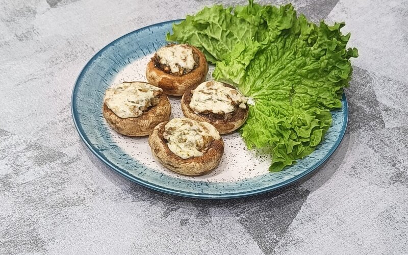 Грибы фаршированные с курицей