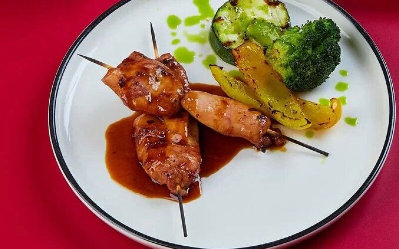 Курочка с овощами из угольной печи