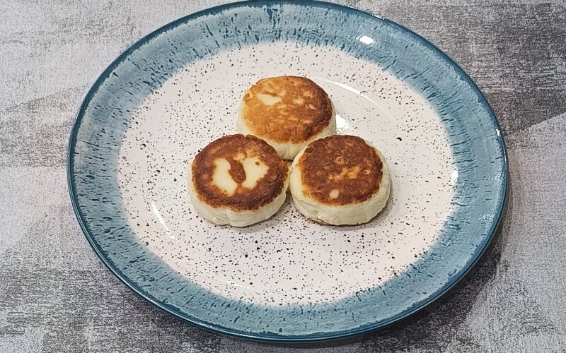 Сырники со сметаной