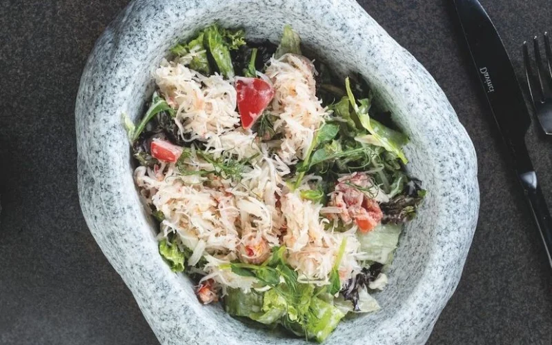 Салат с мясом королевского краба