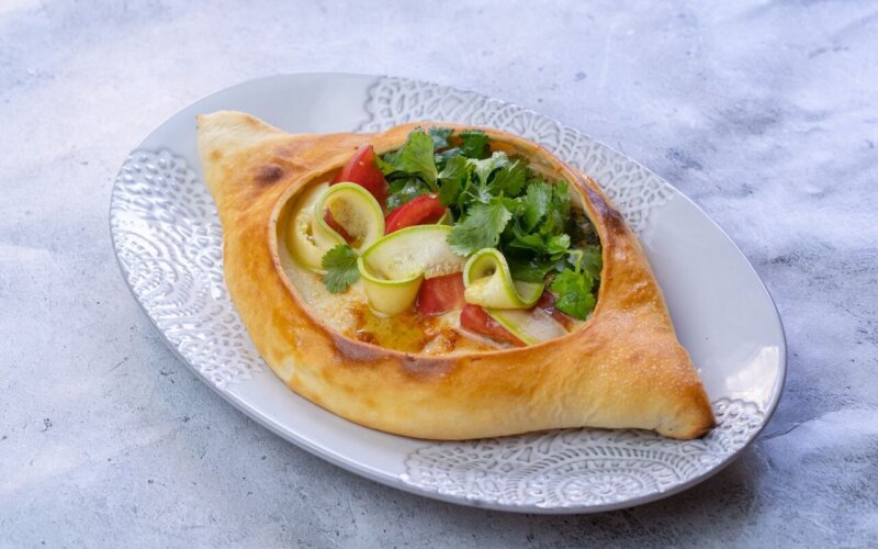 Хачапури с маринованными кабачками