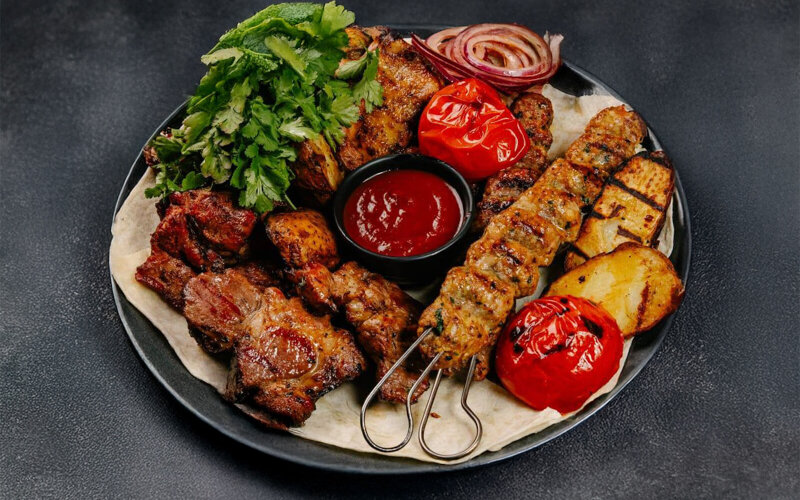 Ассорти из шашлыков на мангале