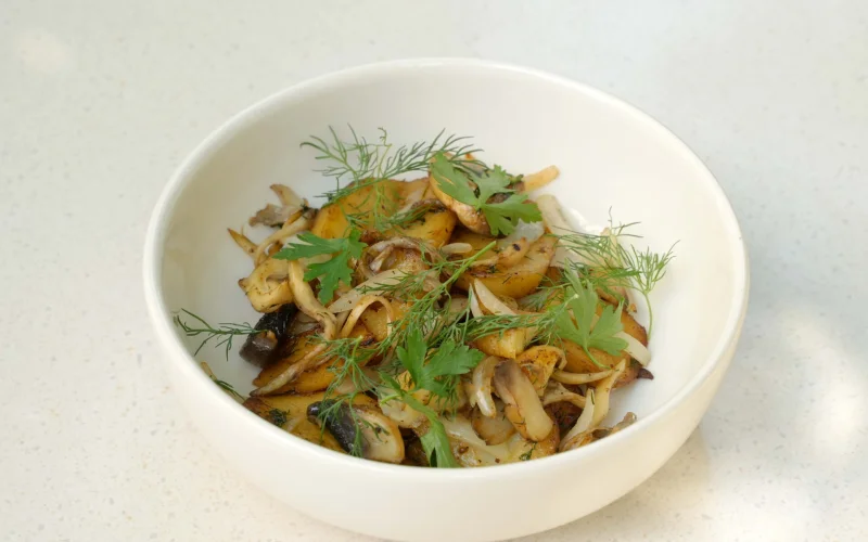 Жареный картофель с грибами
