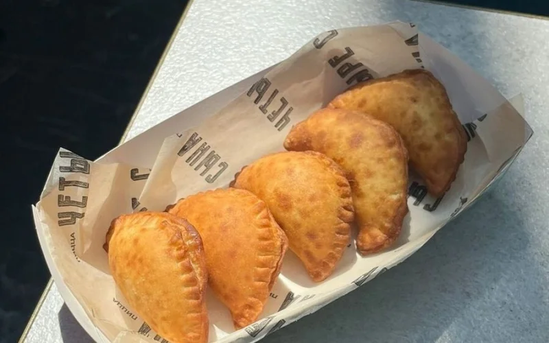 Мини-чебуреки с курицей